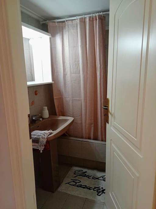 Vincent - Central 2 Bedroom Apartment 79Sqm Tripoli Bagian luar foto